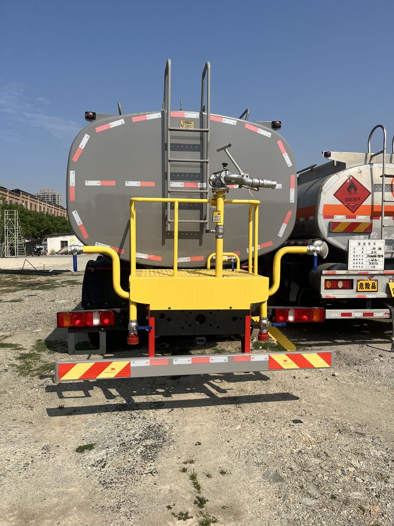8 * 4 Heavy Duty Truck Shandeka 25 cubic meter sprinkler truck