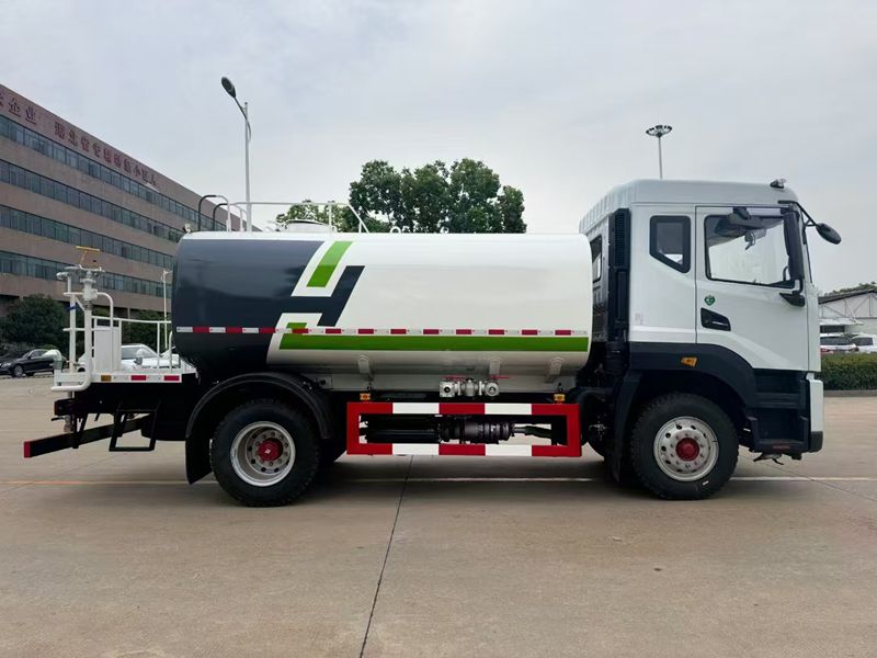 sprinkler truck sprinkler truck