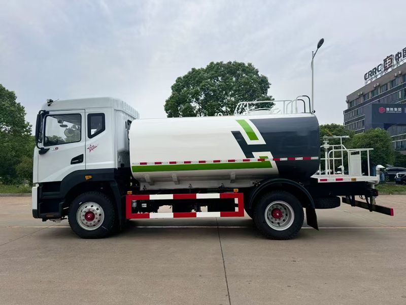 sprinkler truck sprinkler truck