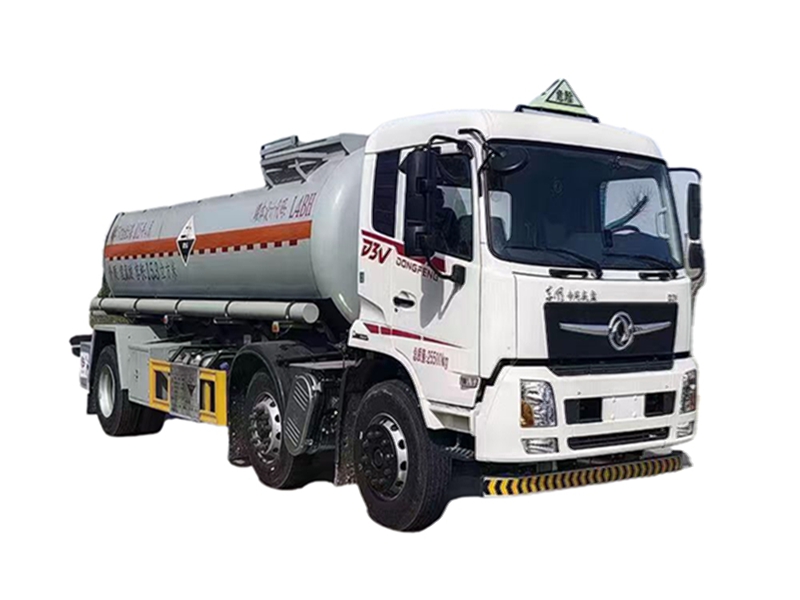 small triaxial 15.3 cubes dongfeng tanker truck