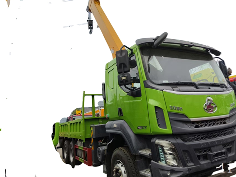 4*2 28 cubes Dongfeng Liuzhou Motor truck-mounted crane