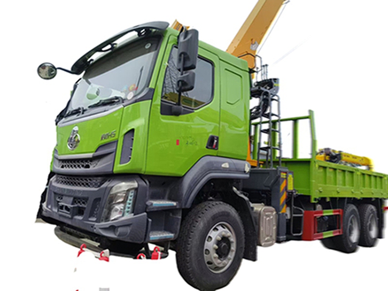 4*2 28 cubes Dongfeng Liuzhou Motor truck-mounted crane