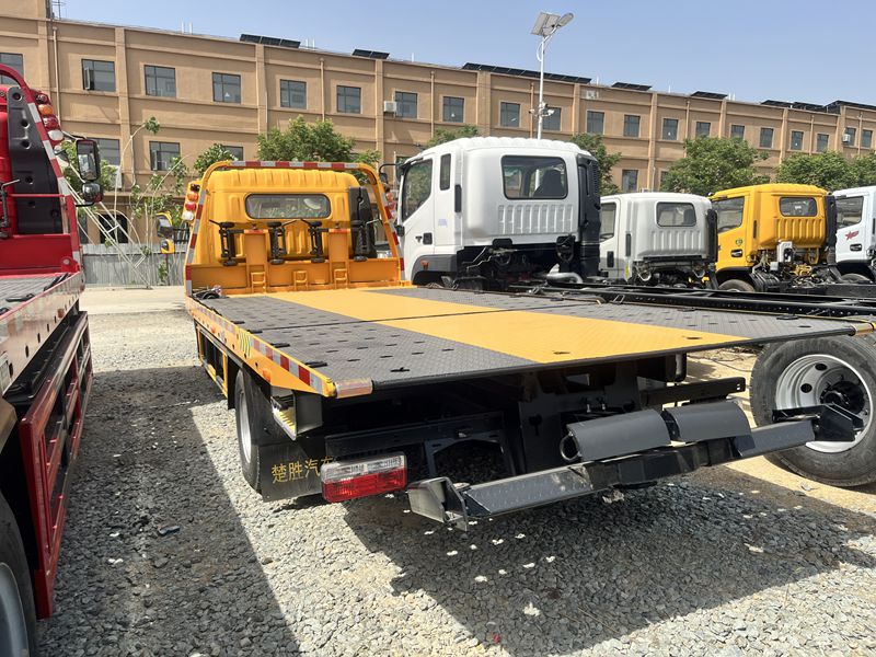 4 * 2 Dongfeng D7 road rescue vehicle