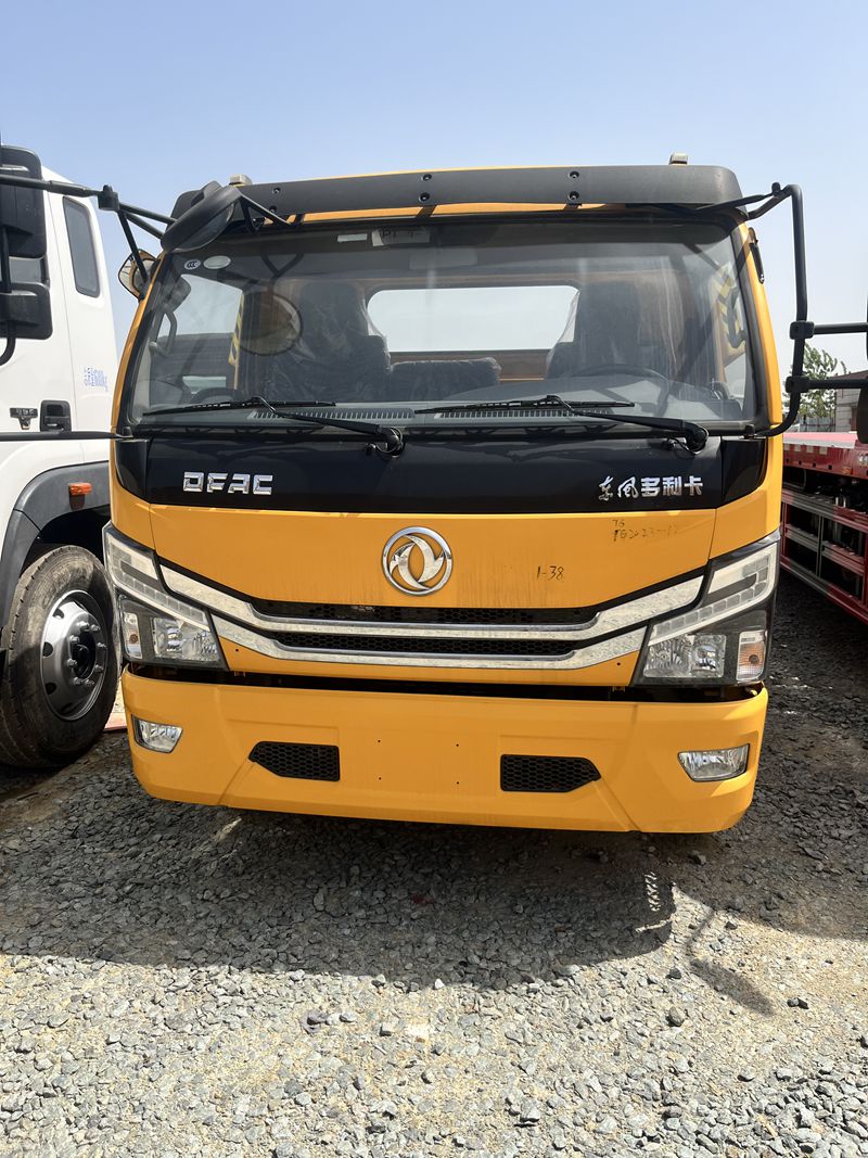 4 * 2 Dongfeng D7 road rescue vehicle