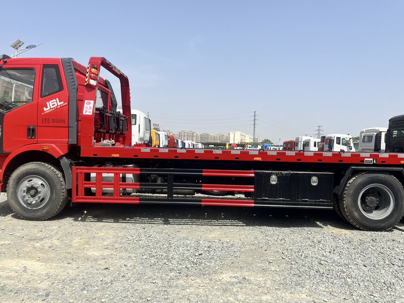 4 * 2FAW Road Rescue Vehicle