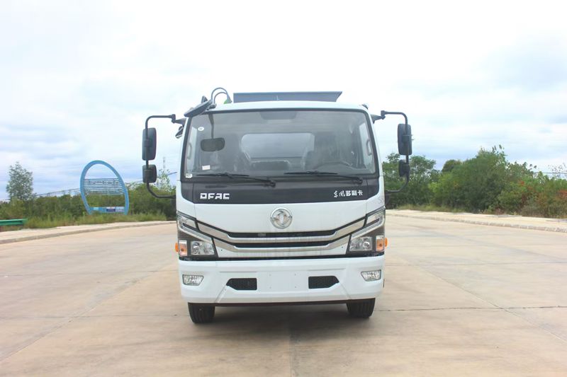 4 * 2 Dongfeng side hanging bucket kitchen waste truck