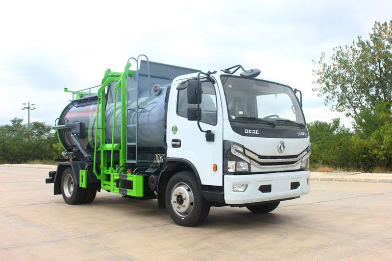 4 * 2 Dongfeng side hanging bucket kitchen waste truck