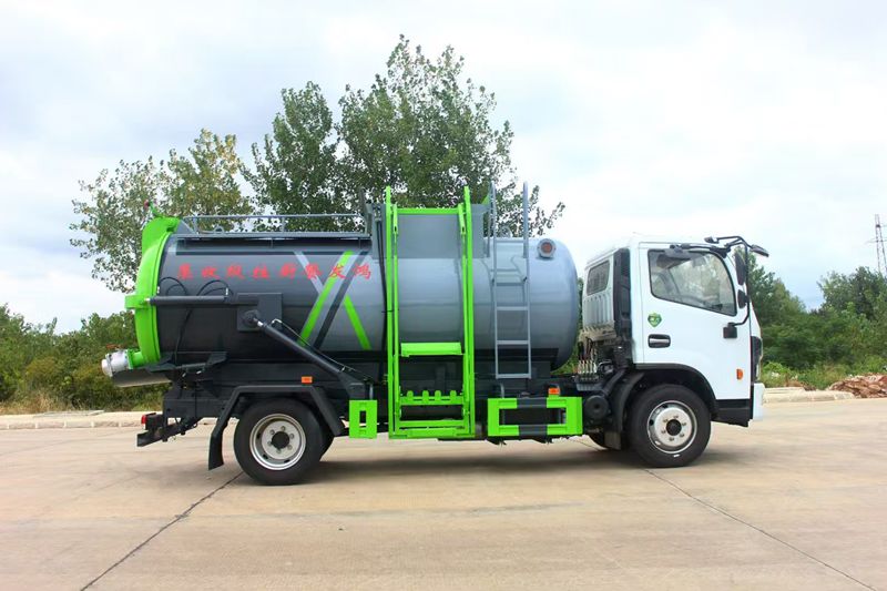 Garbage truck