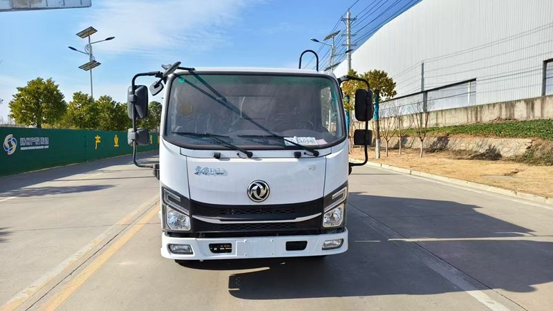 4 * 2 Dongfeng Blue Brand Compressed Garbage Truck