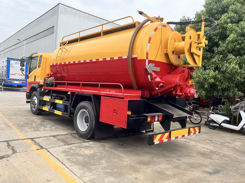Suction sewage truck Suction sewage truck
