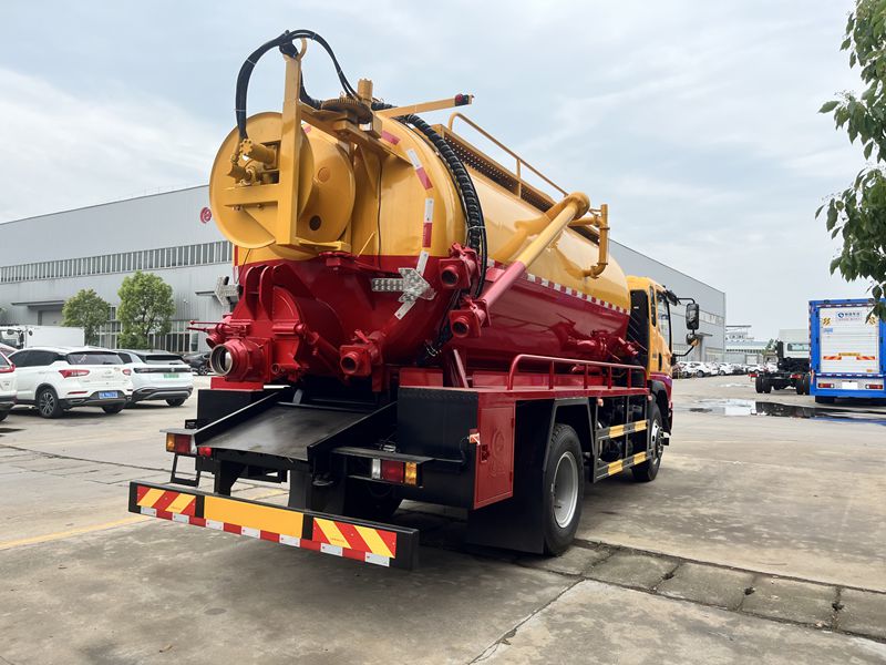 Suction sewage truck Suction sewage truck