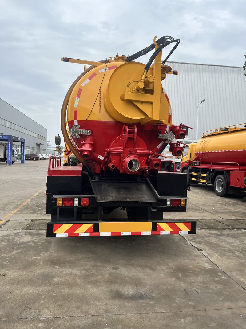 Suction sewage truck Suction sewage truck