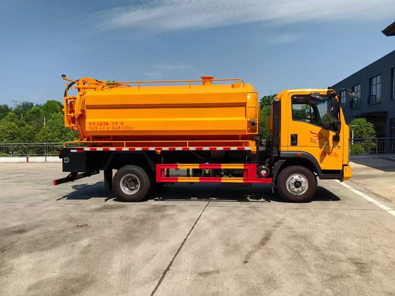 Suction sewage truck Suction sewage truck