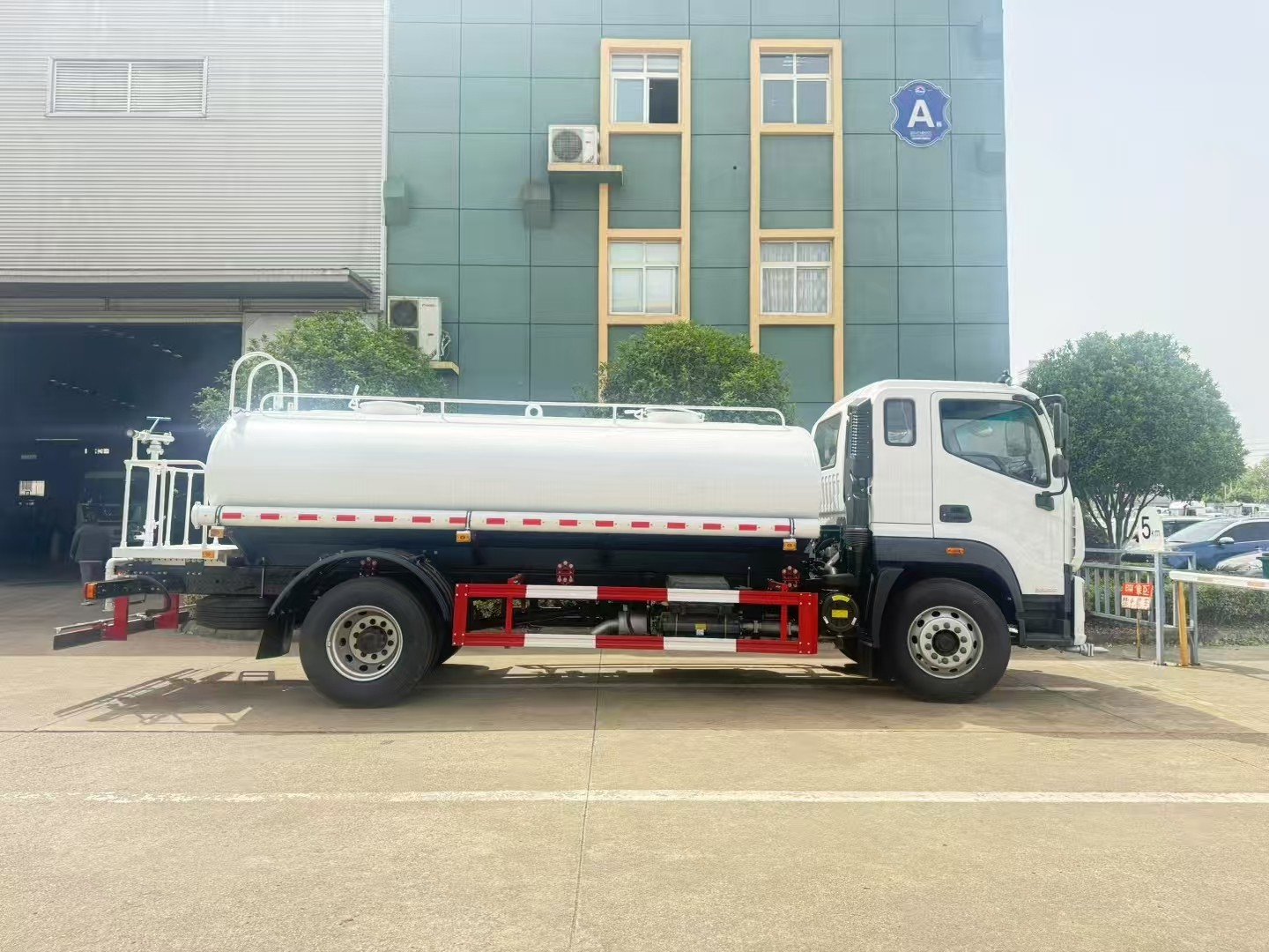 Sprinkler Truck Sprinkler Truck