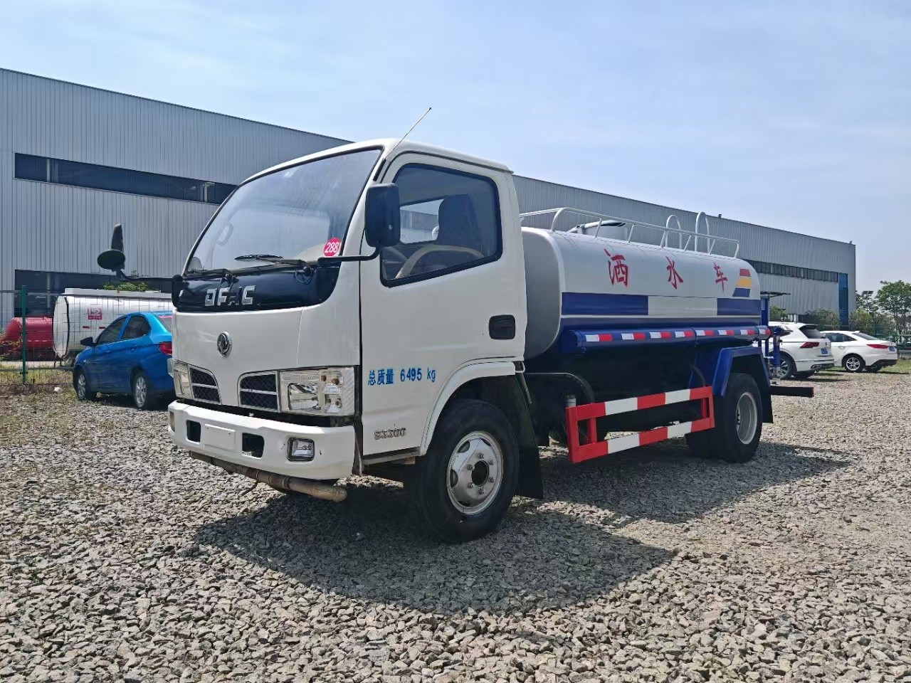 Customized sprinkler truck Customized sprinkler truck
