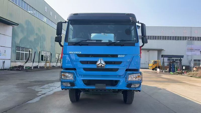 Suction sewage truck Suction sewage truck