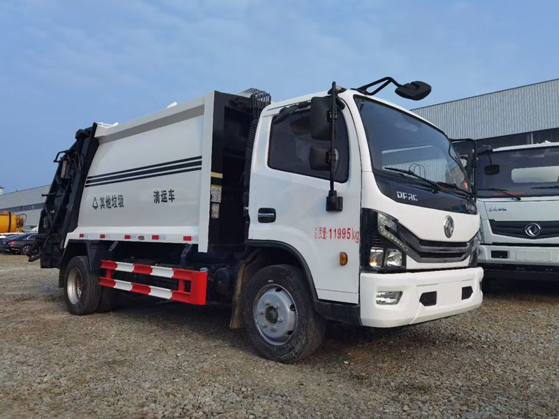 4 * 2 Dongfeng compressed garbage truck