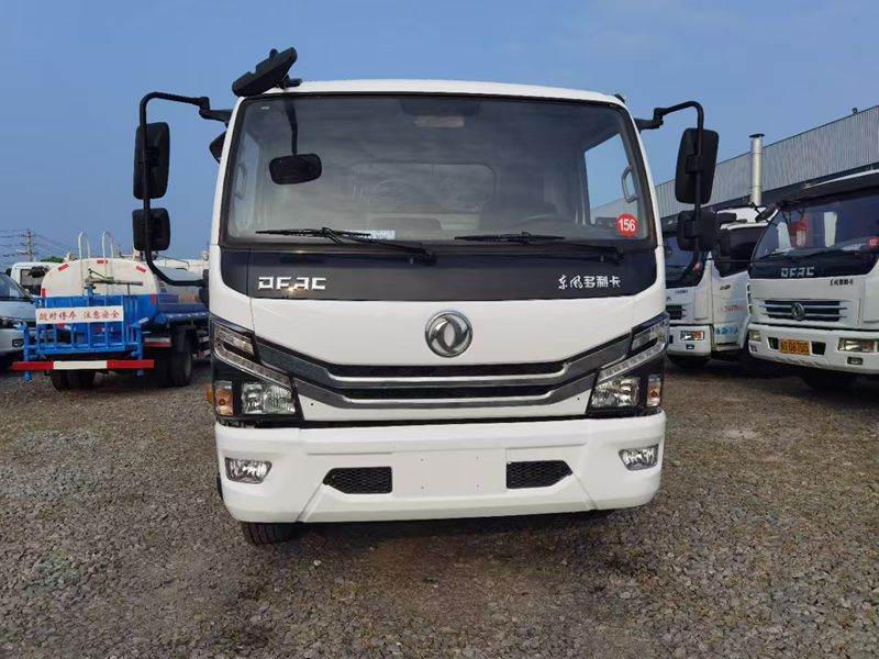 4 * 2 Dongfeng compressed garbage truck