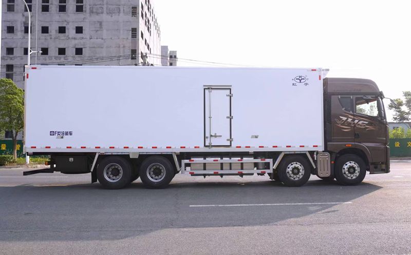 8 * 4 Liberate refrigerated trucks
