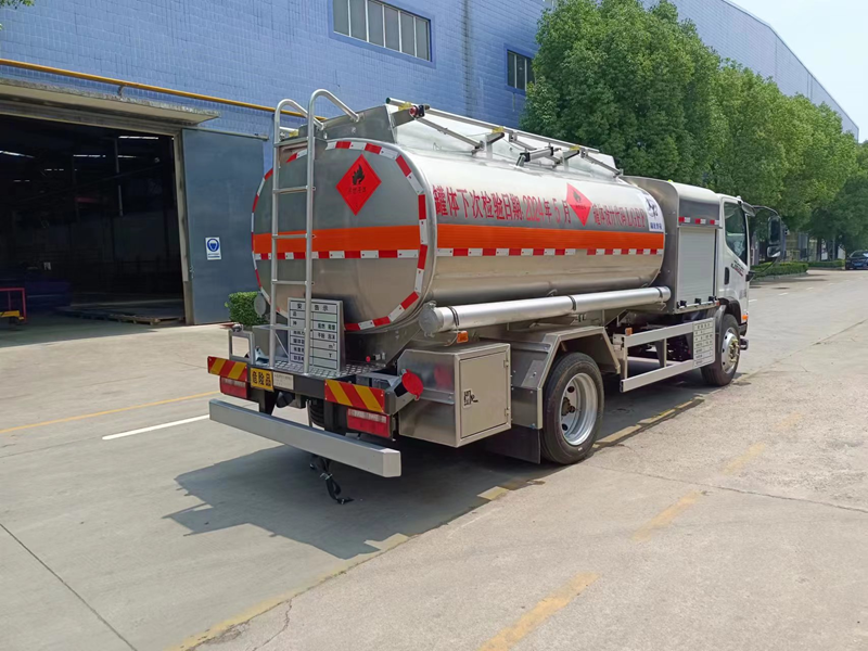 Oil tanker truck for sale Oil tanker truck for sale