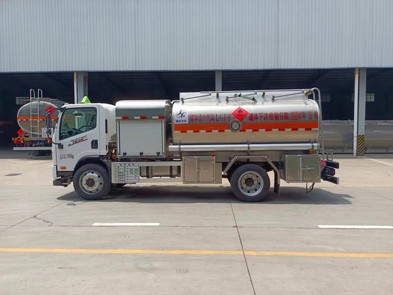 oil storage tanker truck oil storage tanker truck