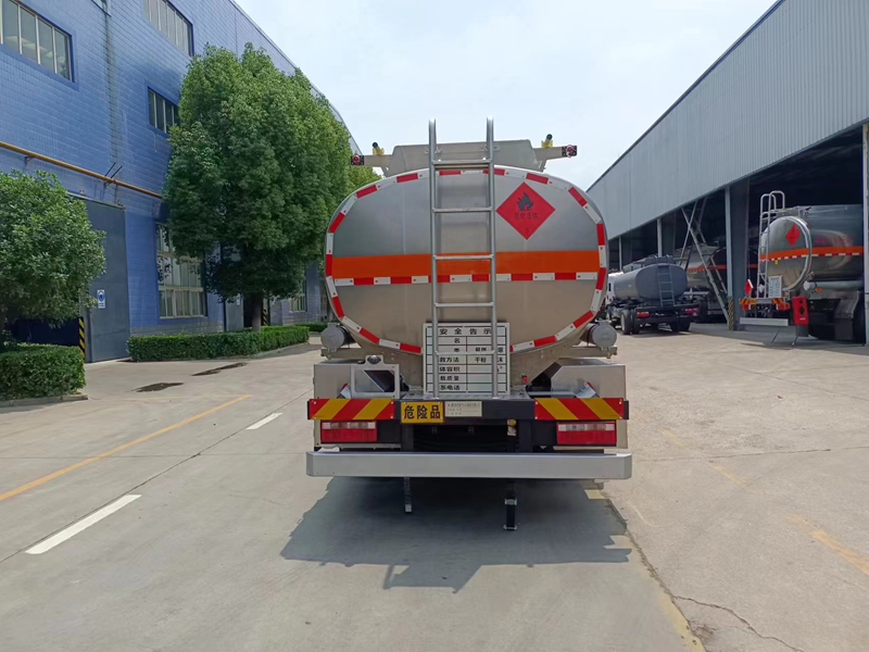 Aircraft refueling truck Aircraft refueling truck