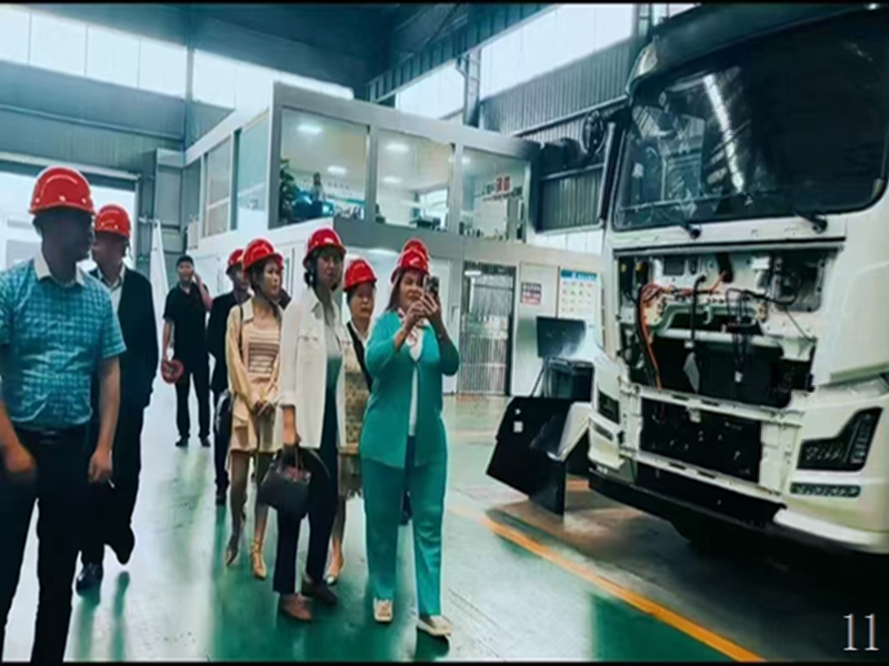 Transforming Industrial Sanitation: Hubei Shengda’s Customized Sprinkler Trucks in Eastern Industrial Park Cooperation