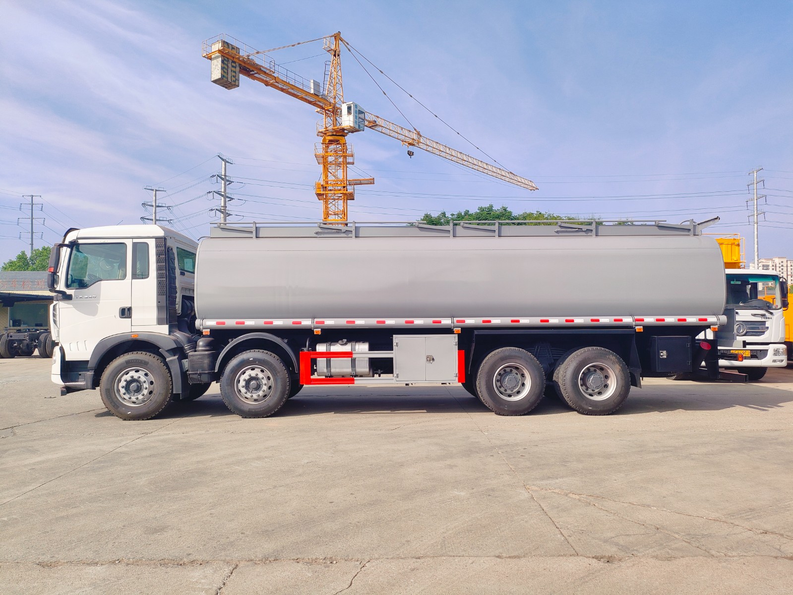 Oil tanker truck for sale