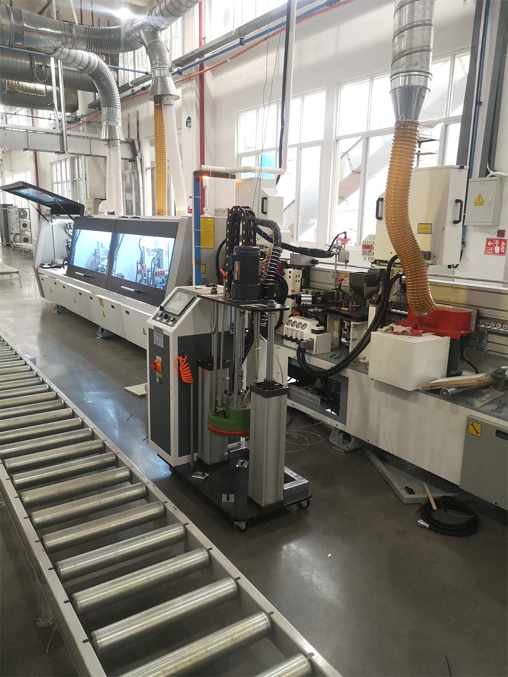 Continuous glue dispenser with edge banding machine