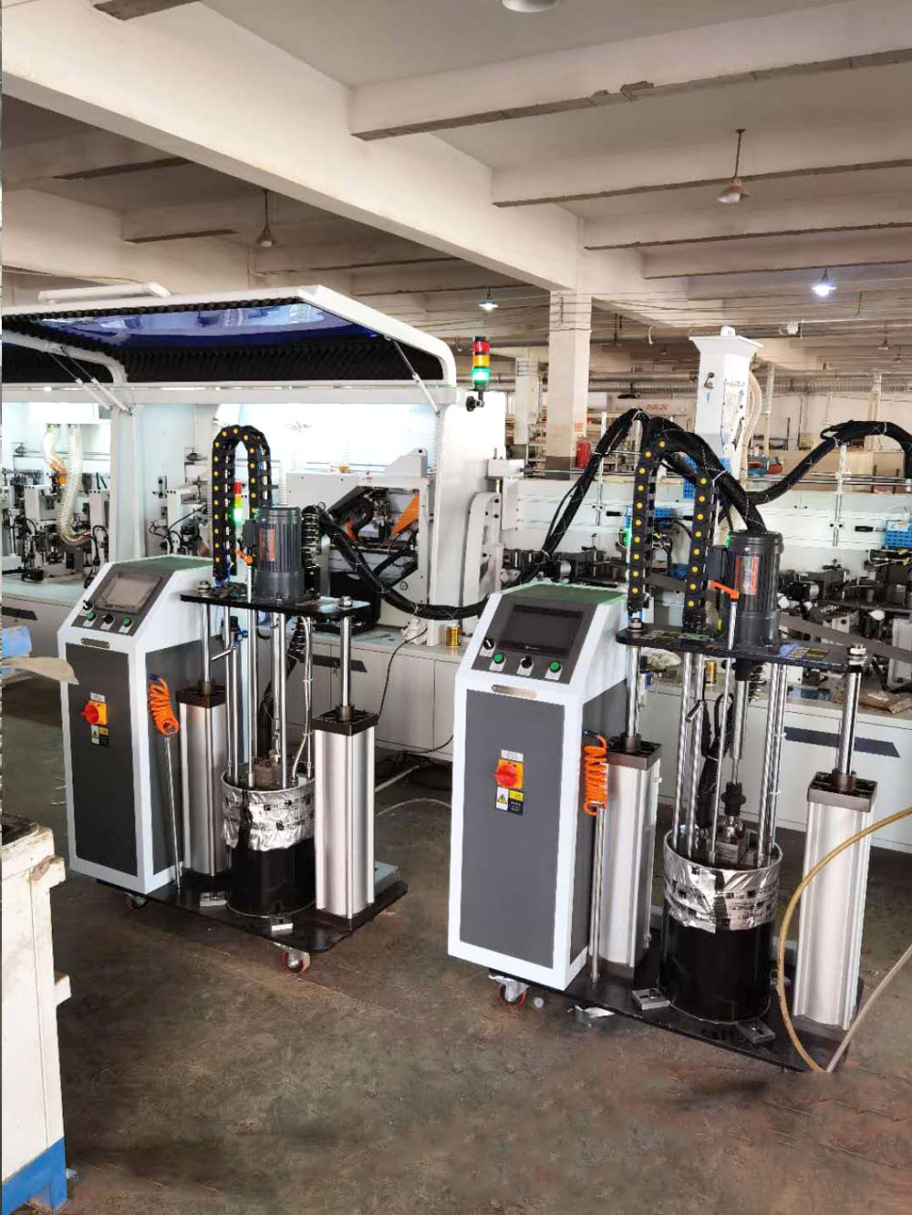 Continuous glue dispenser with edge banding machine