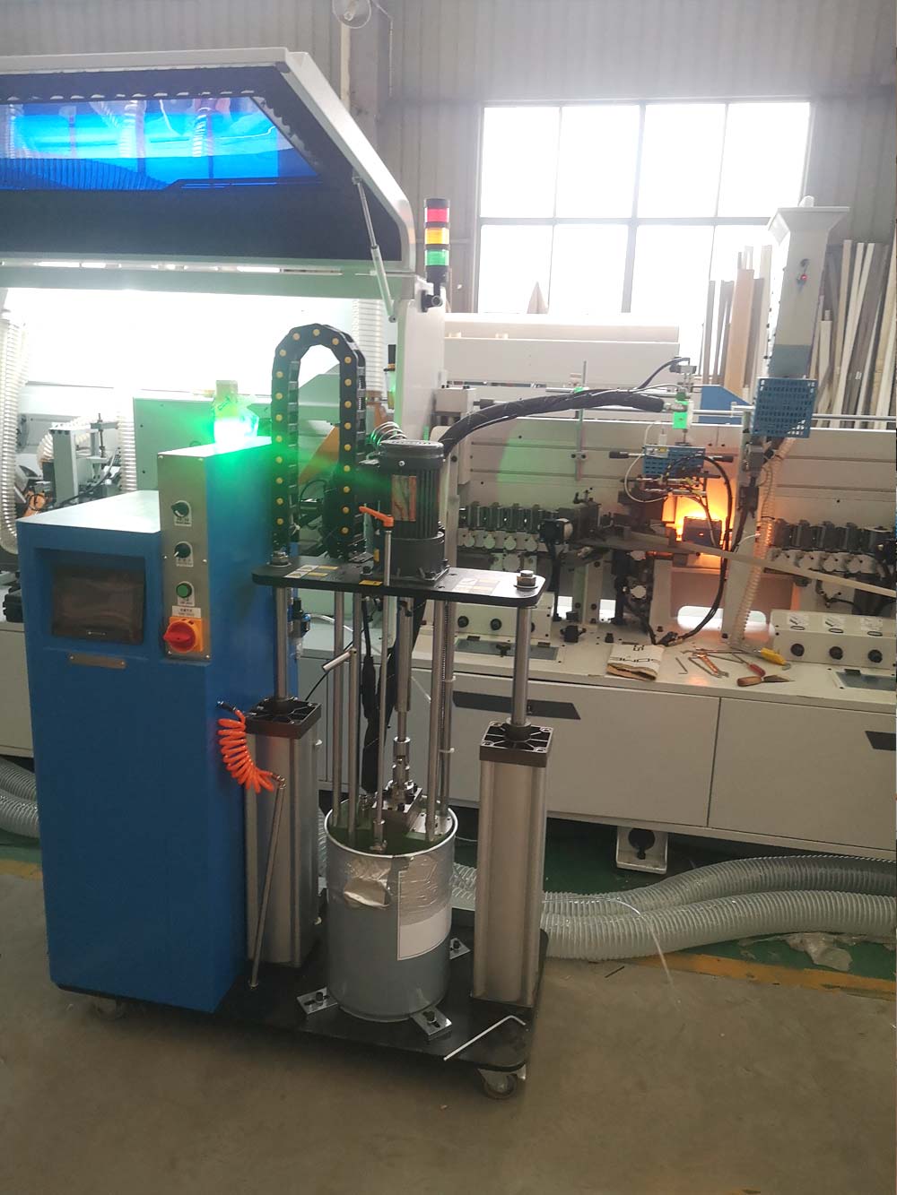 Continuous glue dispenser with edge banding machine