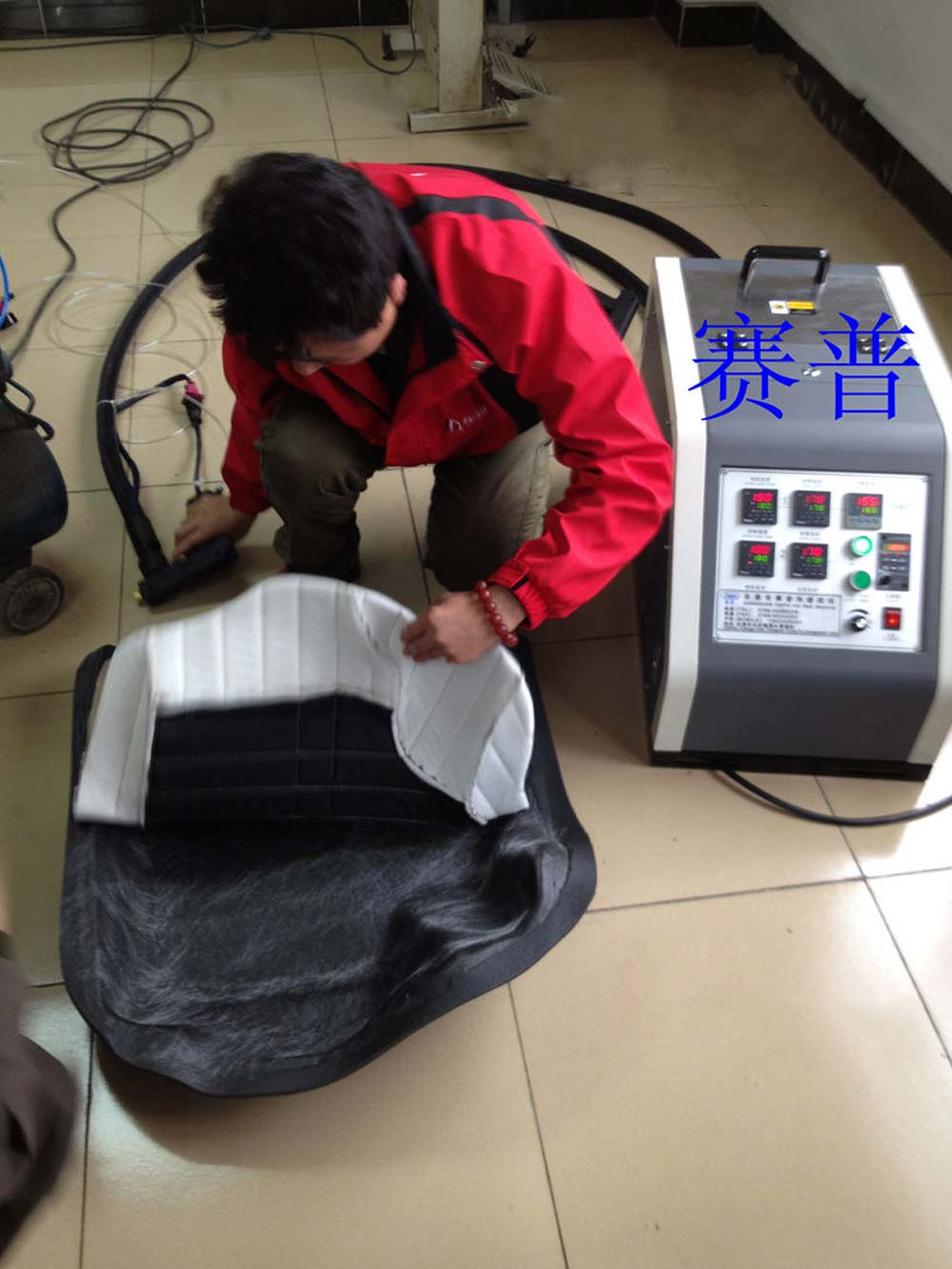 Continuous glue dispenser with edge banding machine