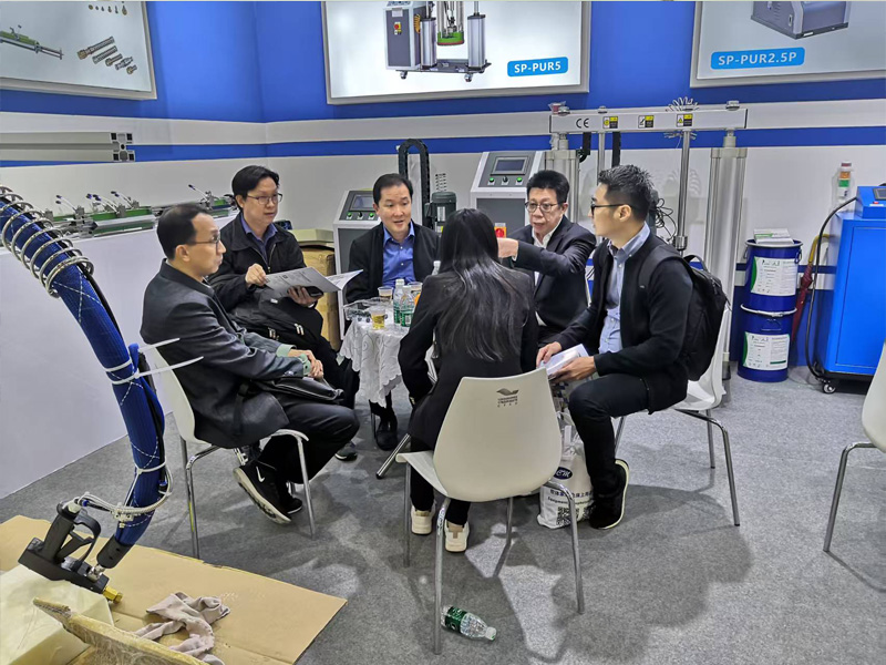 hot melt adhesive machine