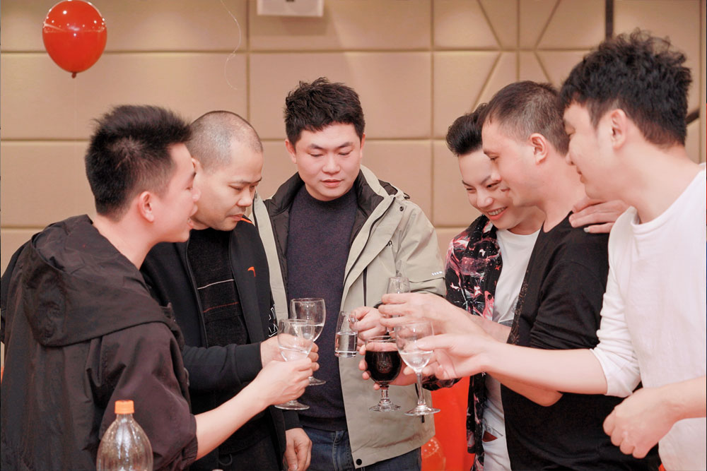 hot melt adhesive machine