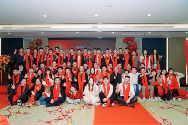 Die Jahrestagung 2026 unseres Unternehmens für Heißklebstoff-Spritzgeräte entfacht die Leidenschaft für Entwicklung