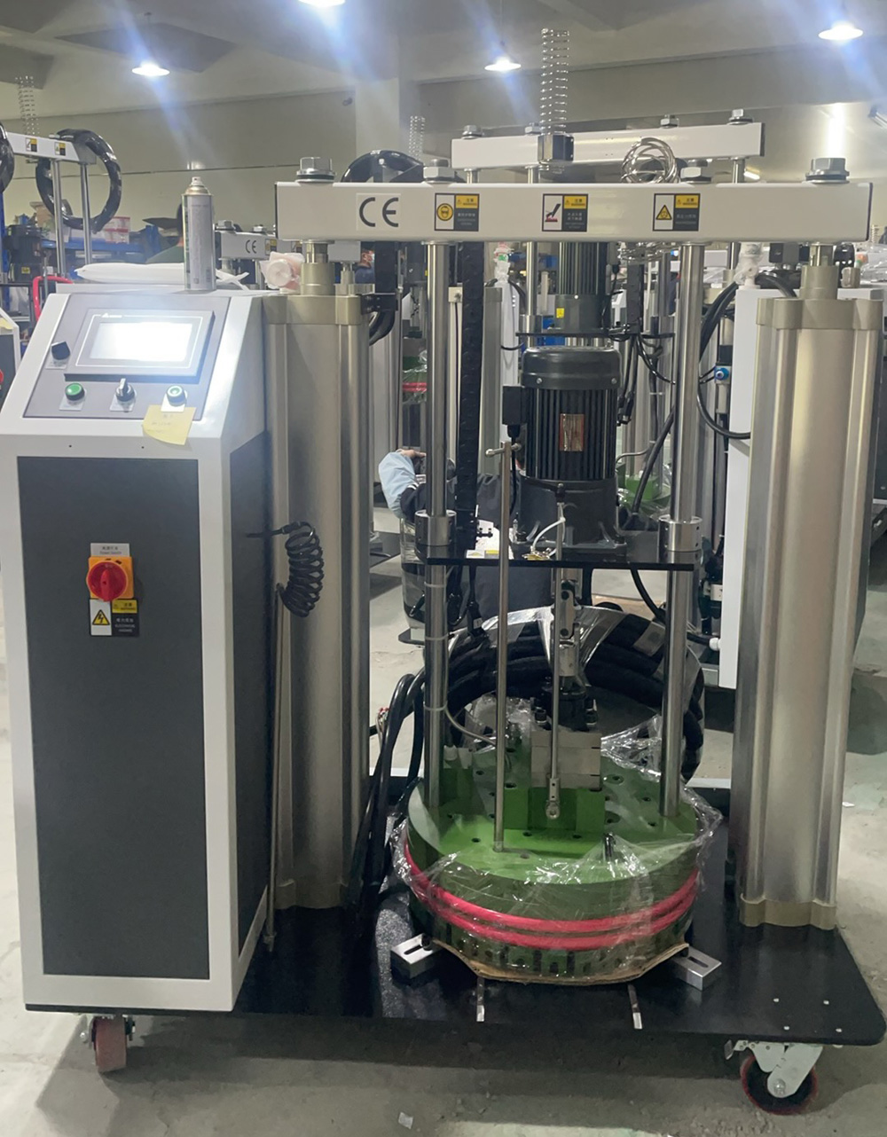 glue spraying equipment