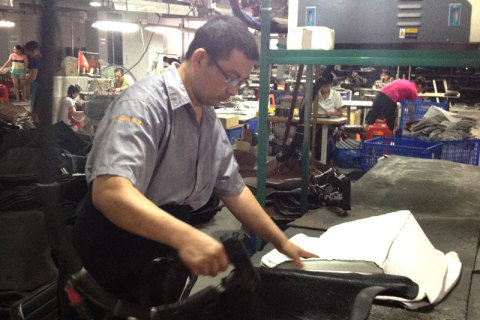 ऑटोमोटिव कंपनियां पुर हॉट मेल्ट एडहेसिव मशीनों को क्यों चुनती हैं?