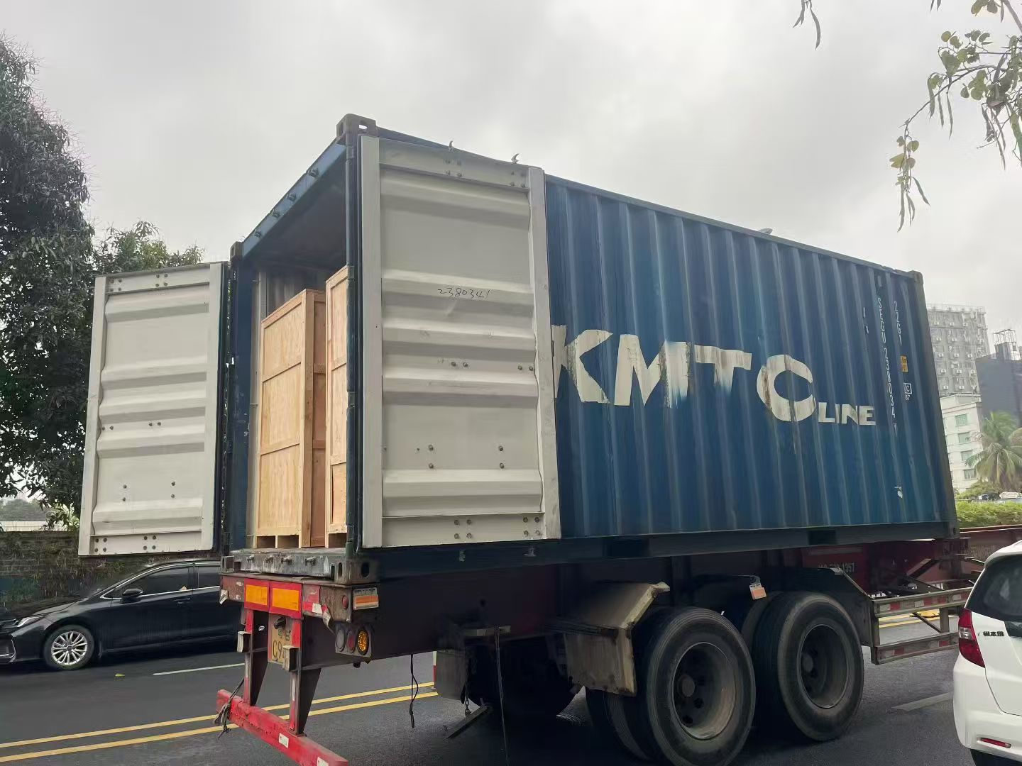 glue spraying equipment