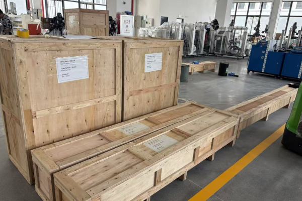 Points saillants des expéditions vers la Russie : Comment Saipu continue d’étendre sa présence sur le marché russe grâce à ses machines à colle thermofusible haute performance