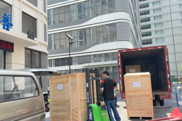 Suchen Sie noch nach zuverlässigen Lösungen für die Heißklebstoffversorgung? Saipu Systems liefert in großen Mengen nach Malaysia, Südkorea und Russland – angesichts der weltweit boomenden Nachfrage!