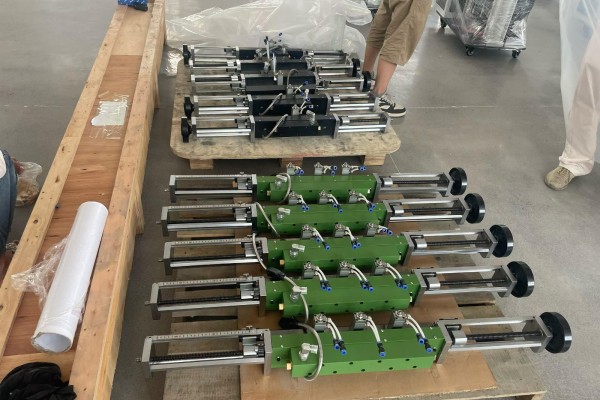 Comment le pistolet à colle thermofusible double bande automatique Saipu améliore-t-il l'efficacité de la production de boîtes en carton ?
