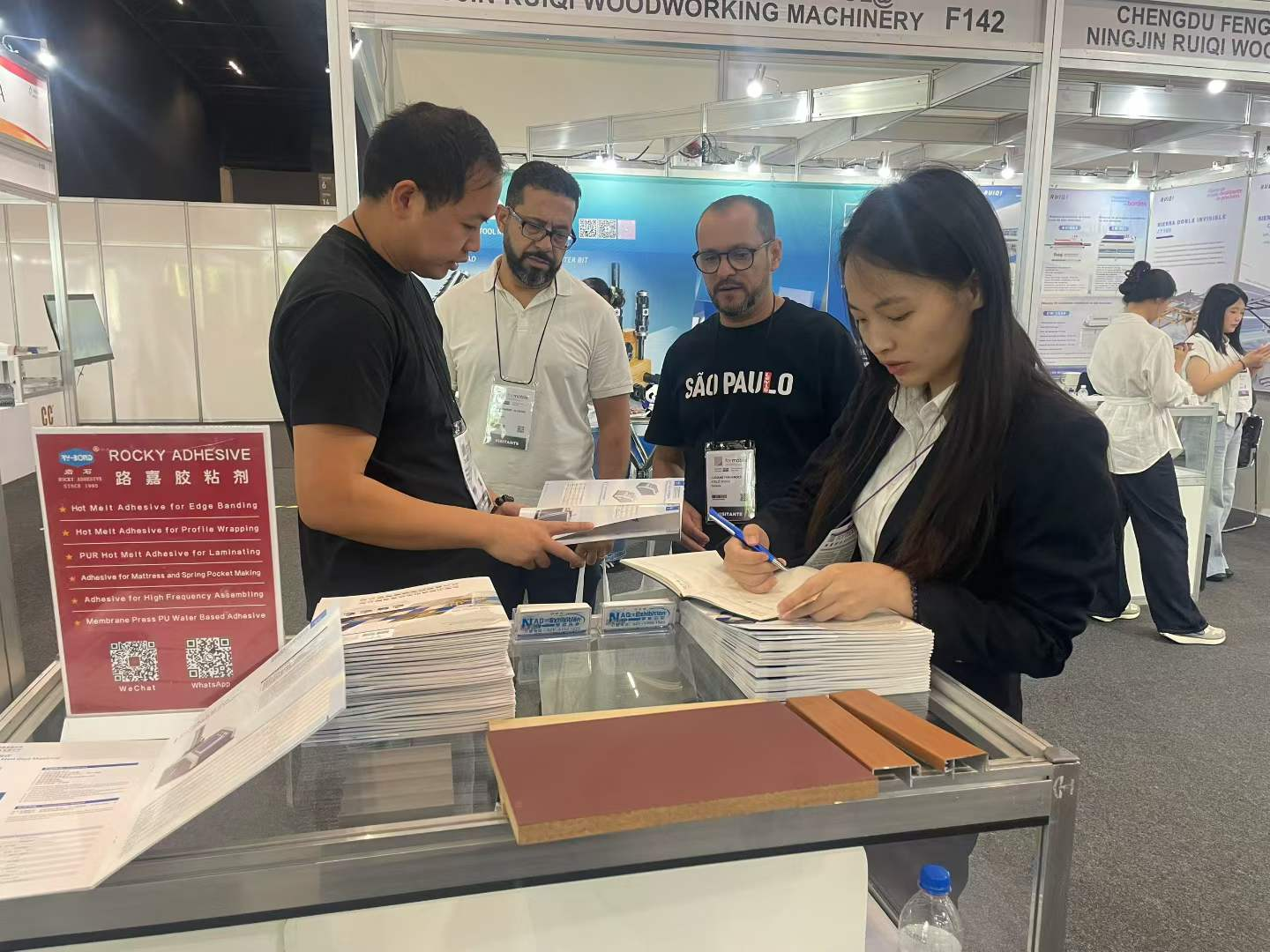 PUR adhesive solutions