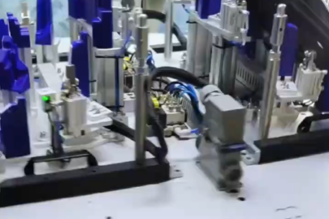 Suchen Sie nach automatisierten Hochleistungs-Klebeanlagen für die Fahrzeugbeleuchtung? Sehen Sie sich den Saipu 6-Achs-Roboter-PUR-Dispenser an.