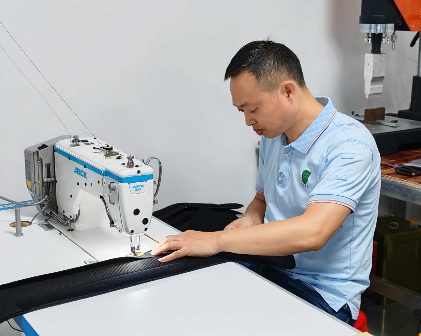 研发中心 (3).jpg