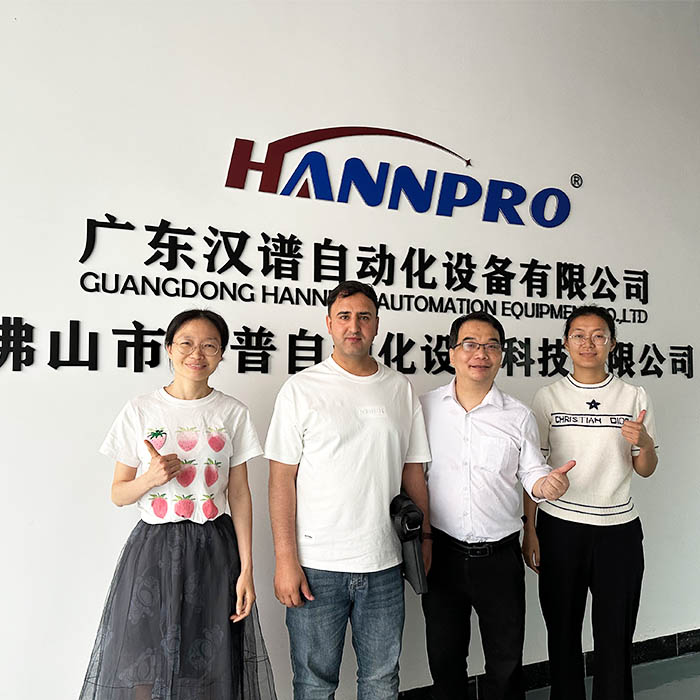 The customer visited the HANNPRO packing machine factory