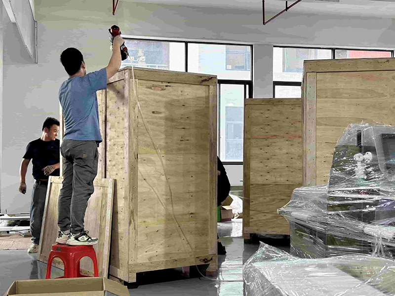 Packaging machine packaging and shipping workshop