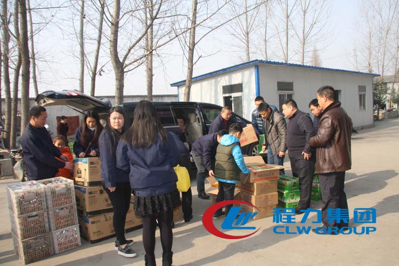 Chengli Company General Manager Cheng A Luo and the company's sales manager visited the lonely elderly