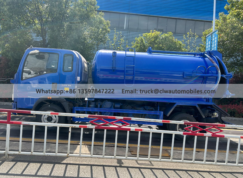 HOWO 5000L Sewage Vacuum Pump Truck