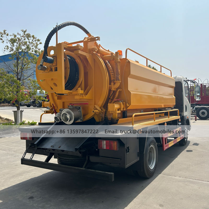 HOWO 5000L 4*2 Sewer Cleaning & Sewage Suction Truck From Supplier