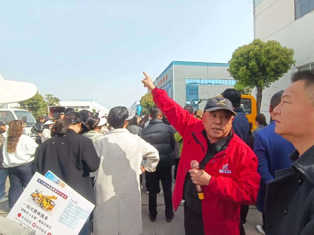 insulated aerial work vehicle